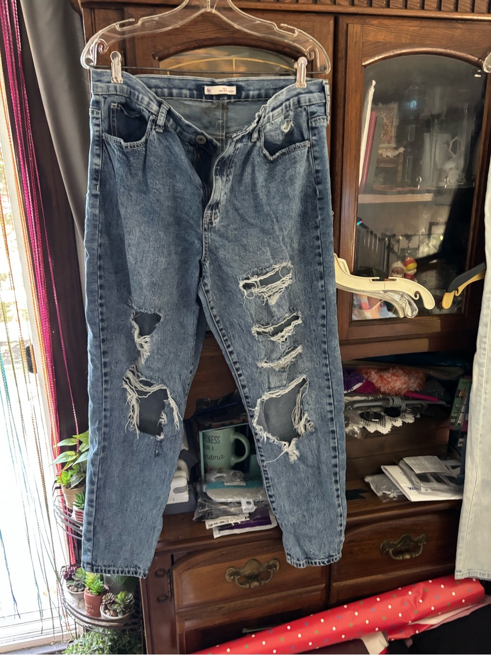 SO Distressed Boyfriend Jeans in Blue